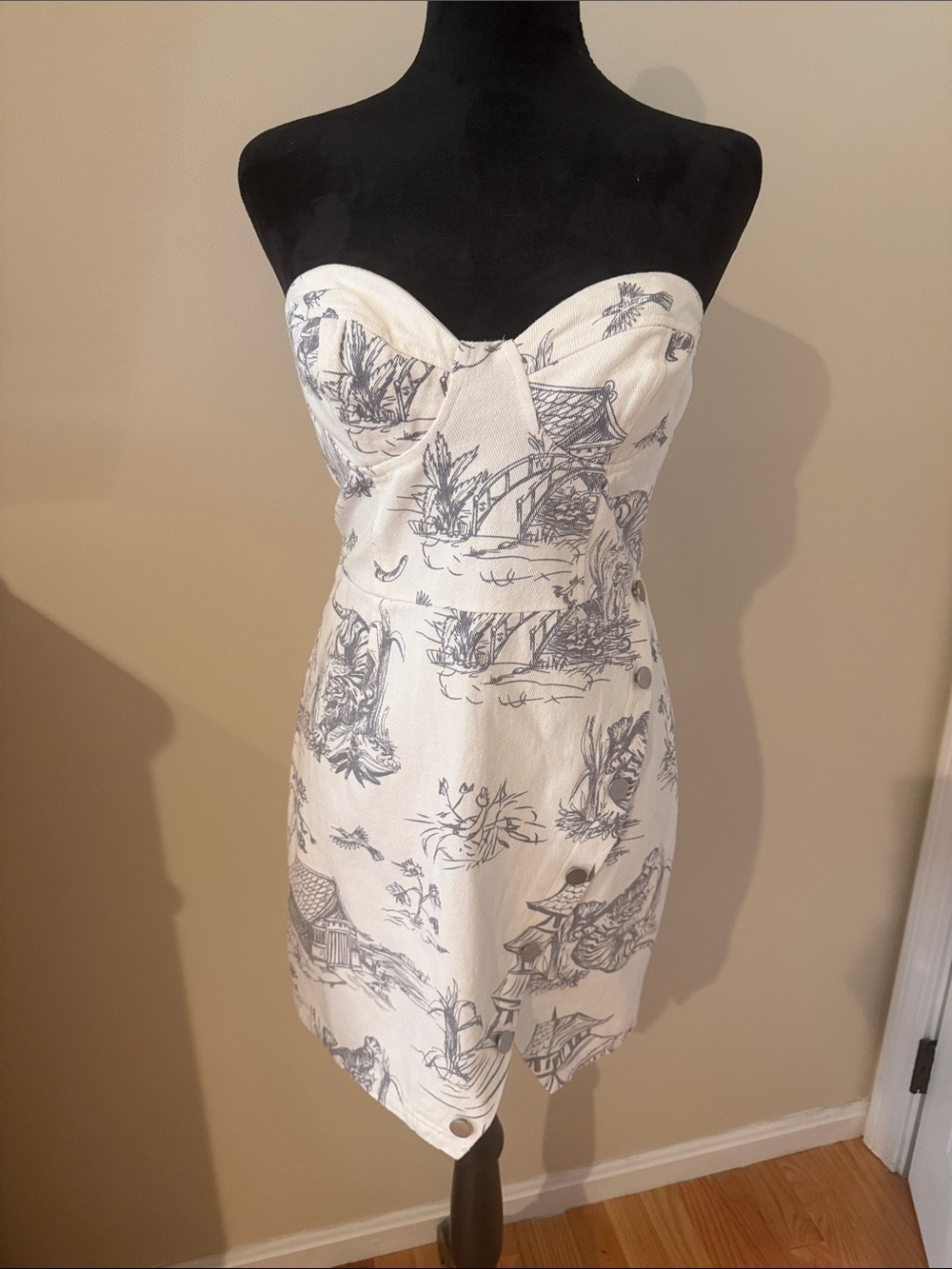 Boohoo White Strapless Dress with Blue Scenic Print